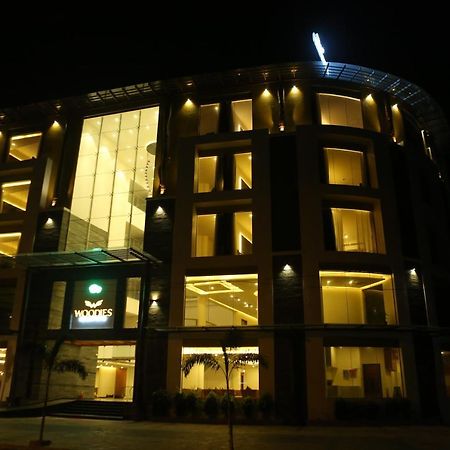 Woodies Bleisure Hotel Kozhikode Ngoại thất bức ảnh