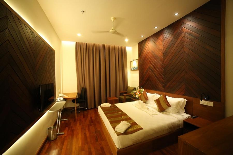 Woodies Bleisure Hotel Kozhikode Ngoại thất bức ảnh