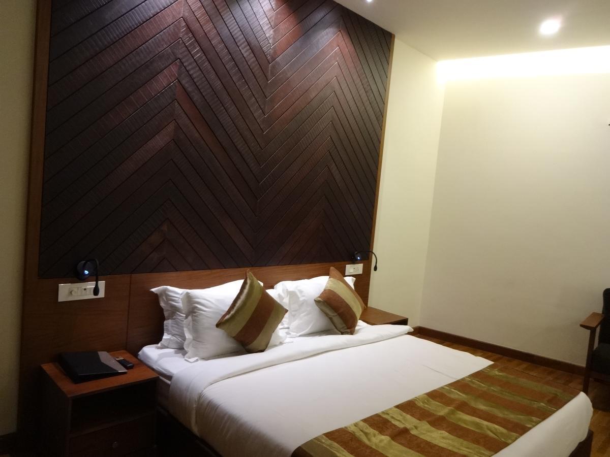 Woodies Bleisure Hotel Kozhikode Ngoại thất bức ảnh