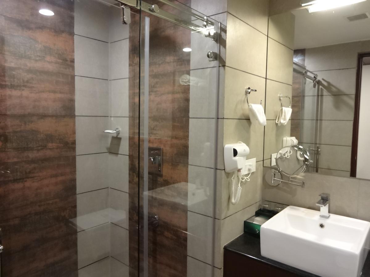 Woodies Bleisure Hotel Kozhikode Ngoại thất bức ảnh